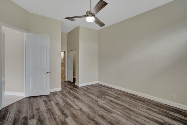 Building Photo - 16658 La Mesa Dr