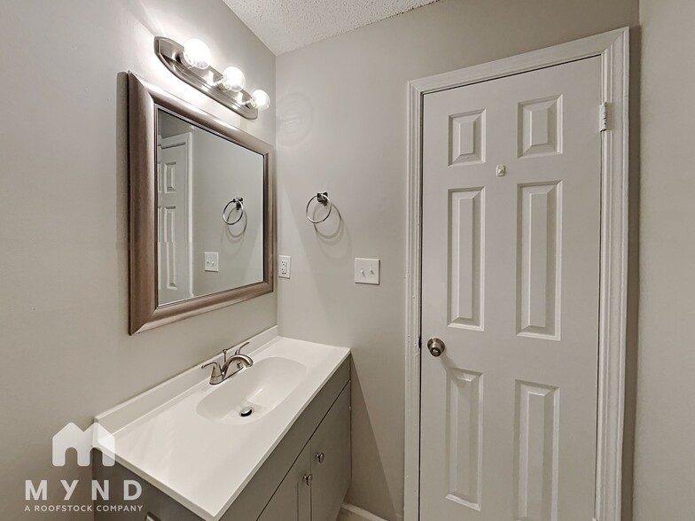 Building Photo - 4433 Sunnyslope Dr