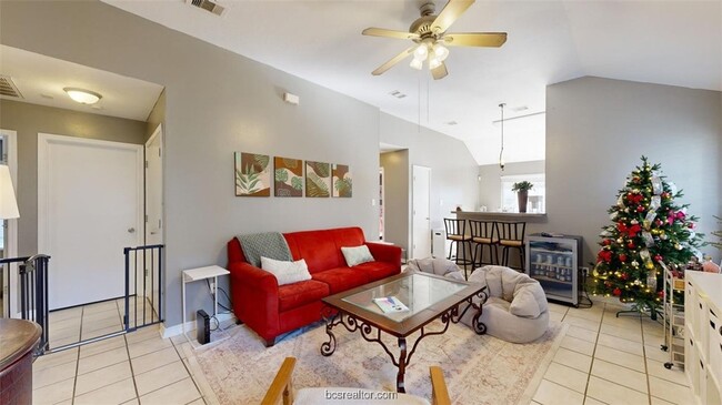 Building Photo - 806 Azalea Ct