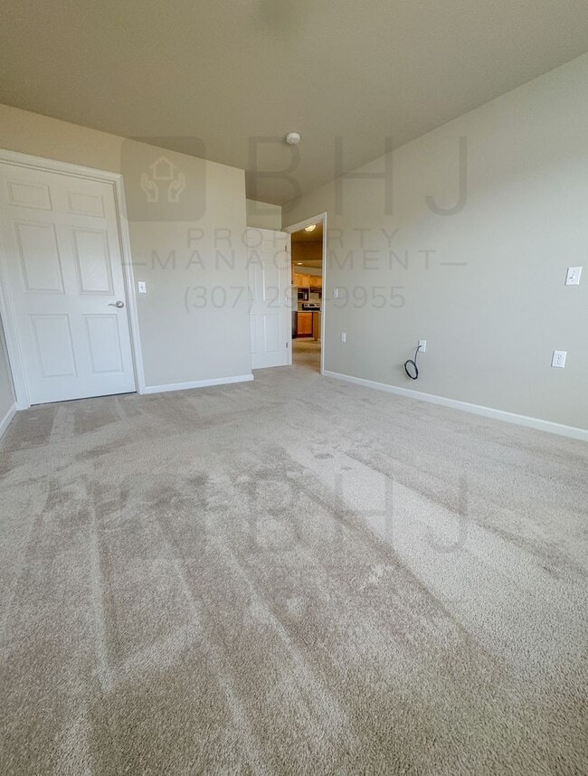 Building Photo - 2 Bed/ 2 Bath twin home in HOA community