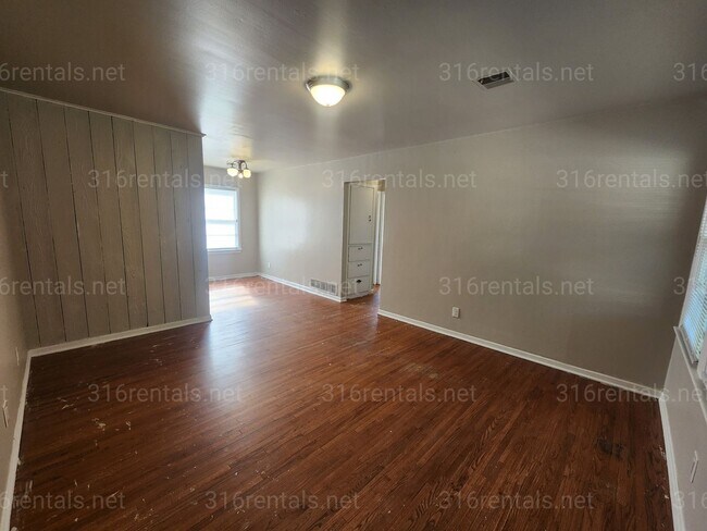 Building Photo - 1348 N Crestway Ave