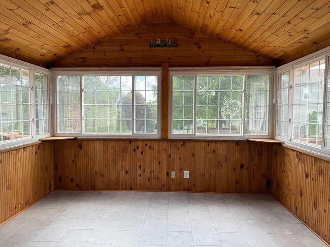 Building Photo - 3 bedroom one- level beauty in North Johnson City!