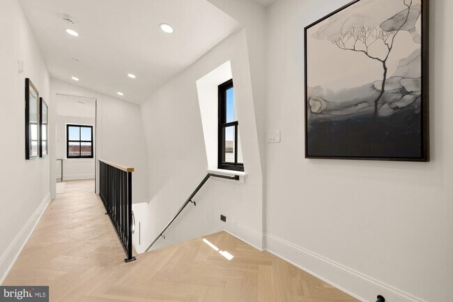 Building Photo - 733 Euclid St NW