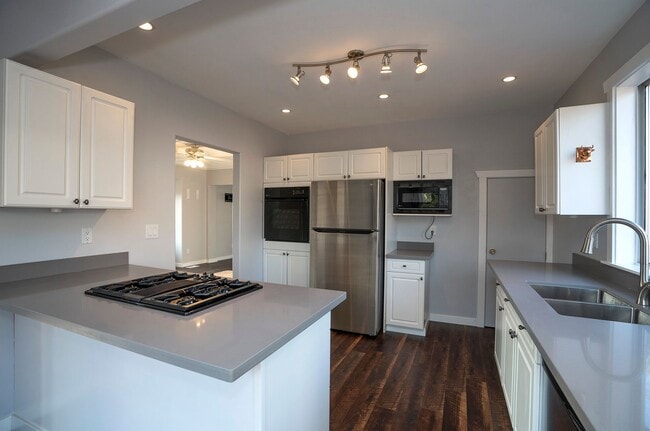 Building Photo - North End Tacoma Three Bed Craftsman