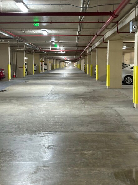 Building Photo - 4565 S Atlantic Ave