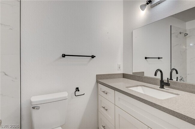 Building Photo - 707 Honeybee Ct