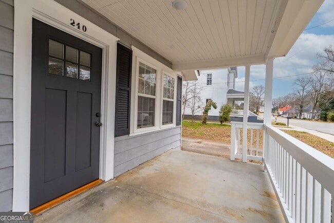 Building Photo - 240 Boulevard