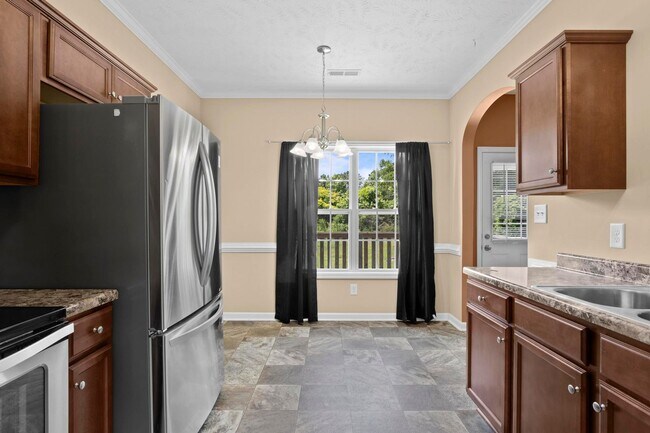 Building Photo - 215 Classy Ct