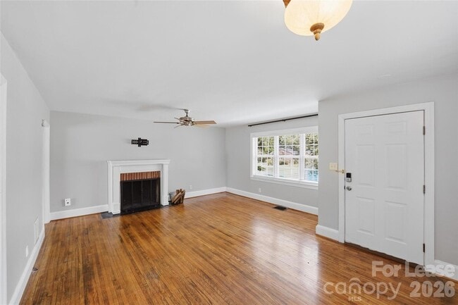 Building Photo - 2214 Arnold Dr