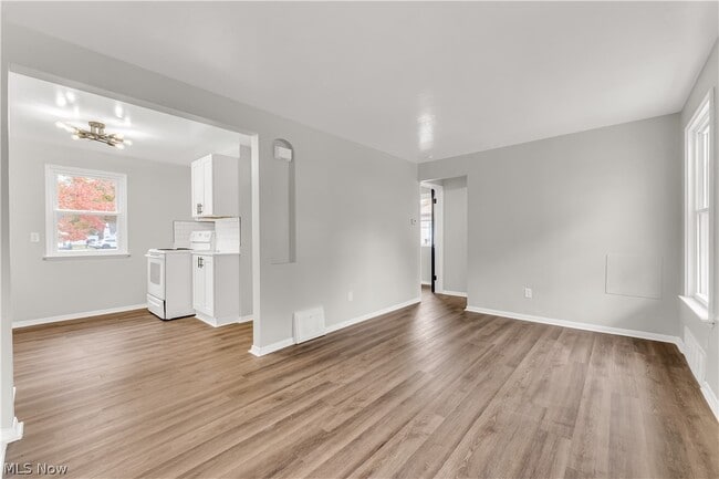 Building Photo - 441 E 250th St