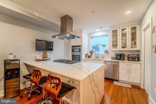 Building Photo - 617 McClellan St