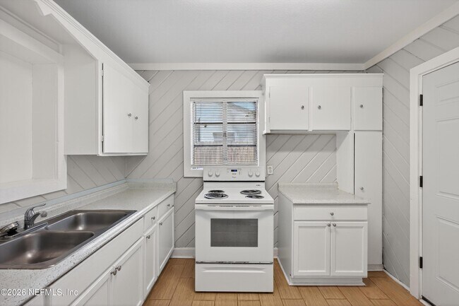 Building Photo - 2960 W 10th St