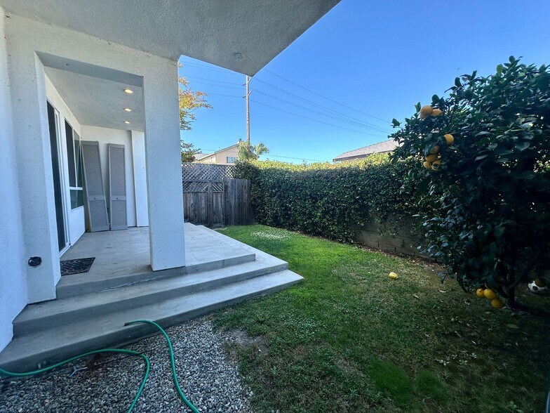 Building Photo - 6548-6550 W 86th Pl