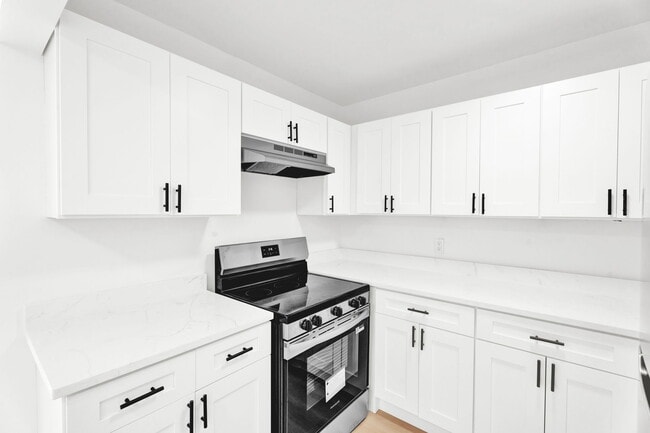 Building Photo - ONE11 UTICA PARK