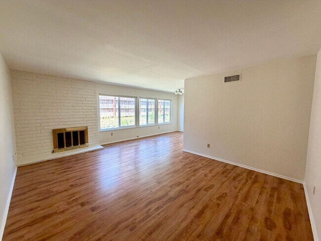 Building Photo - 3430 Bahia Pl