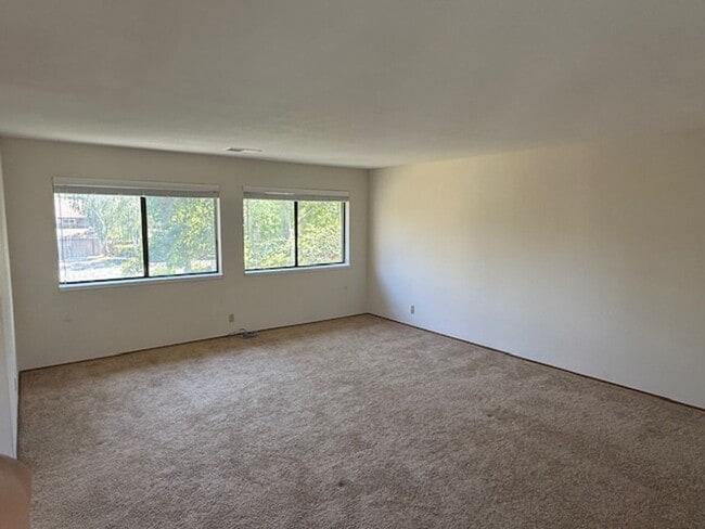 Building Photo - 3-Bed / 2.5 Bath Home in Quiet Benicia Hil...