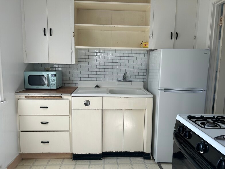 Kitchen - 885 High Street