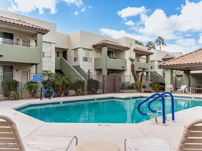 Building Photo - 1825 W Ray Rd