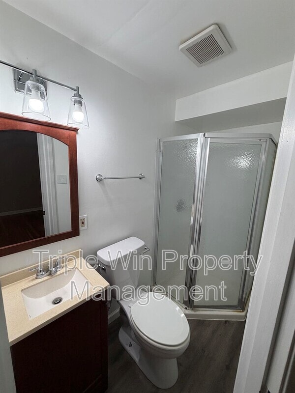 Building Photo - 2408 Caverhill Dr