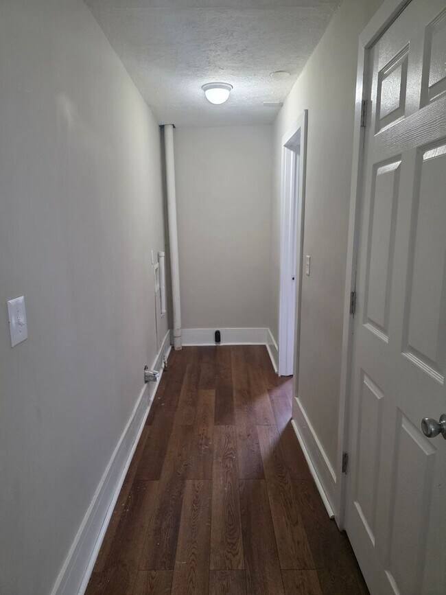 Building Photo - *PENDING* Recently Remodeled 2-Bedroom, 2-Bathroom Home – $1,100/Month - Accepting Section 8