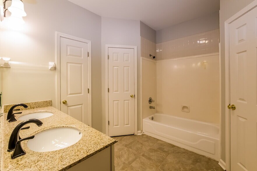 Building Photo - 10436 Sunnybrook Cir