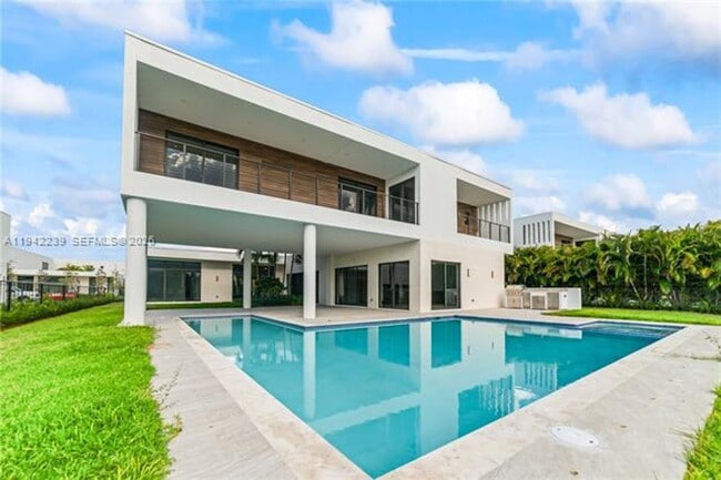 Building Photo - 16680 Botaniko Dr N