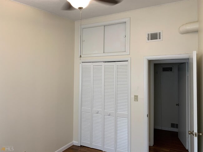 Building Photo - 174 Hart Ave