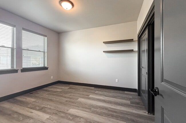 Building Photo - Beautiful 4-Bedroom House with Large Backy...