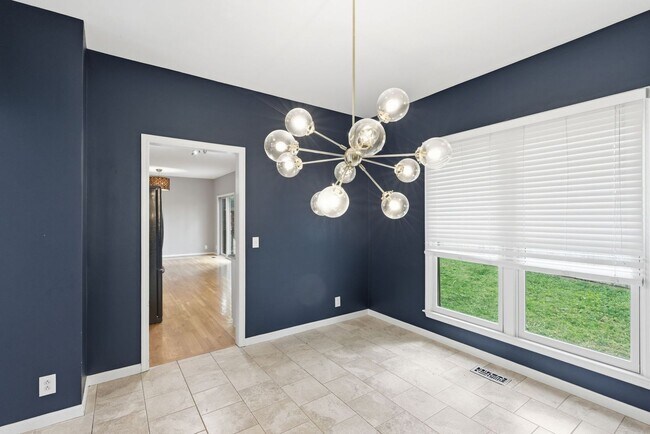 Building Photo - 913 Magnolia Ct W
