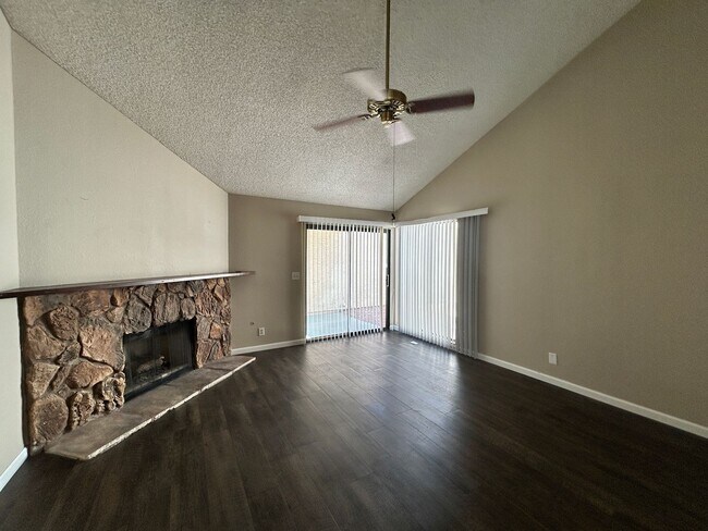 Building Photo - Summerlin Charming retro 2-bedroom home