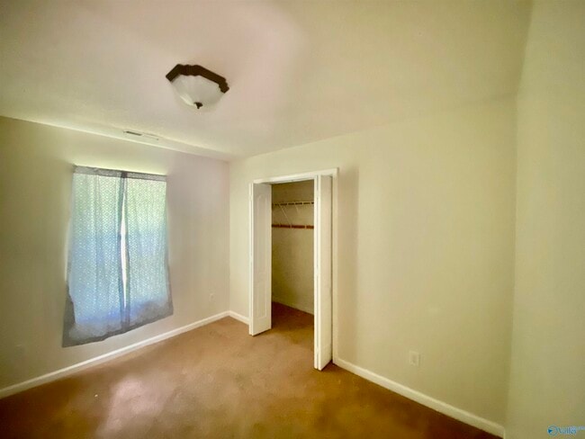 Building Photo - 225 Old Country Ct