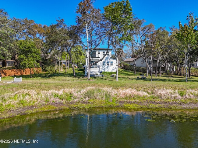 Building Photo - 2121 Broadwater Dr