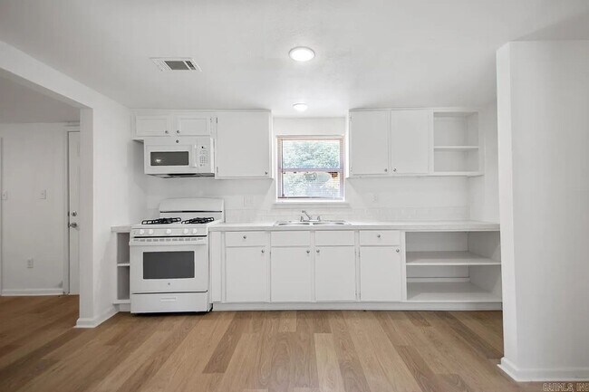 Building Photo - 3BR/1BA Home for Rent in Jacksonville, AR!