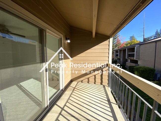 Building Photo - Wonderful 2bd/2ba Orangevale Condo - Gated...