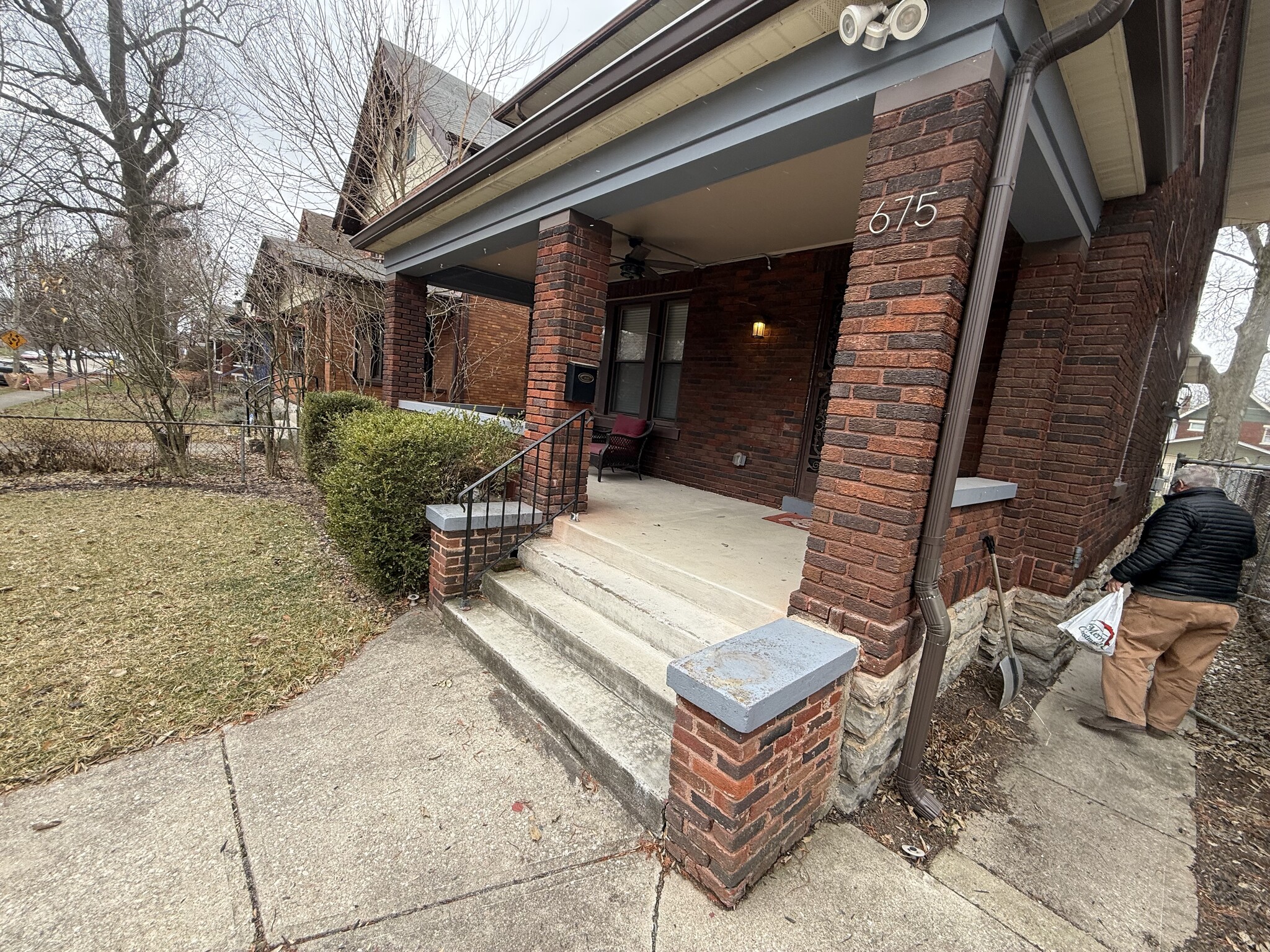 Building Photo - 675 Linwood Ave