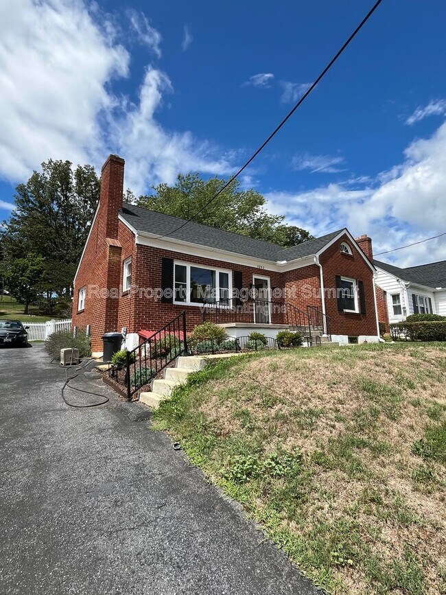 Building Photo - 1602 Terrace St