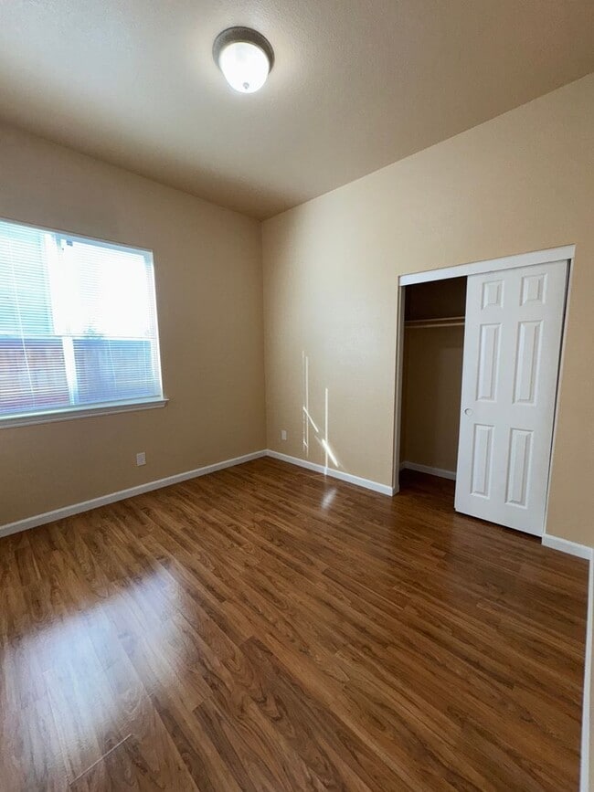 Building Photo - A Great House to Call Home!
