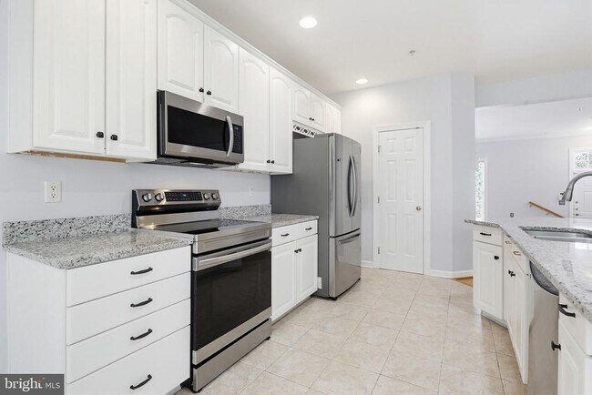 Building Photo - 10635 Hillingdon Rd