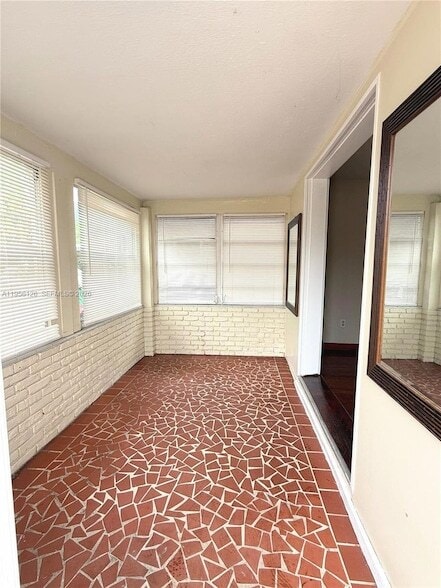 Building Photo - 1062 NE 38th St