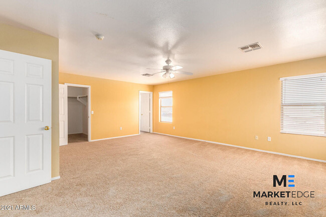 Building Photo - 4Bed/2.5 Bath House in El Mirage! $199 MOV...