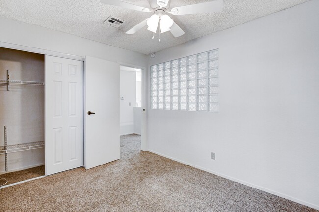 Building Photo - 4BEDROOM HOME ON THE GOLF COURSE 89130 * C...