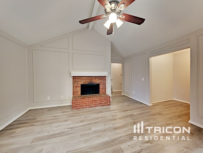 Building Photo - 335 Pin Oak Ln