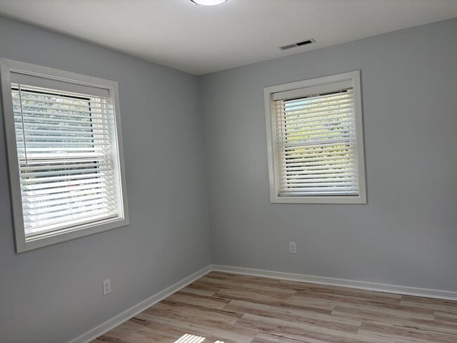 Building Photo - Available now for 12 month lease! 2150 per month (no pets)