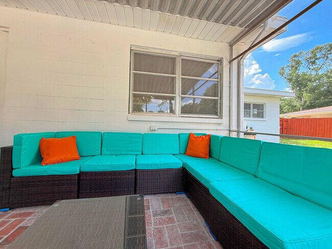 Building Photo - 904 15th St NE