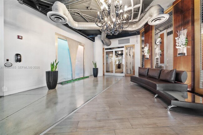 Building Photo - 10 SW South River Dr