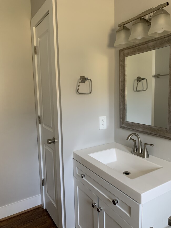 En-suite bathroom for second bedroom - 3509 Sargeant Dr