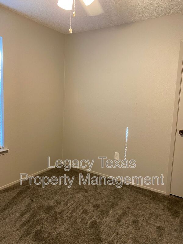 Building Photo - 1413 Berry Dr