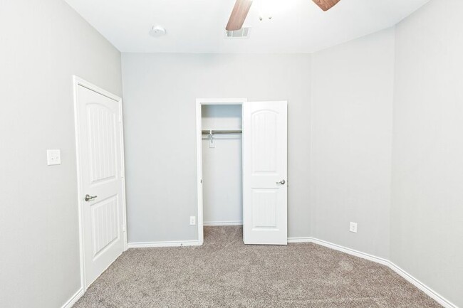 Building Photo - 1713 Cattleman St