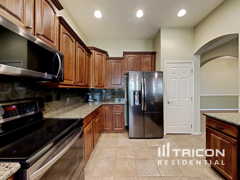 Building Photo - 13570 W Port Au Prince Ln