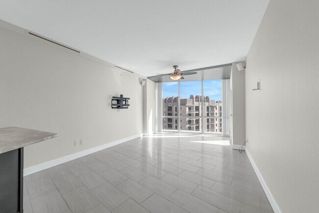 Building Photo - “Luxury, Location, Lifestyle — All at The Waverly”